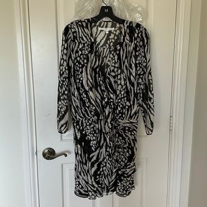 Verónica Beard V neck ruffle silk dress